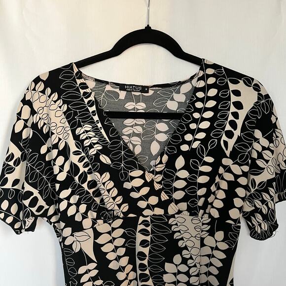 Hiatus top women’s size M vneck black tan leaf print short sleeve blouse VTG y2k - Picture 2 of 5